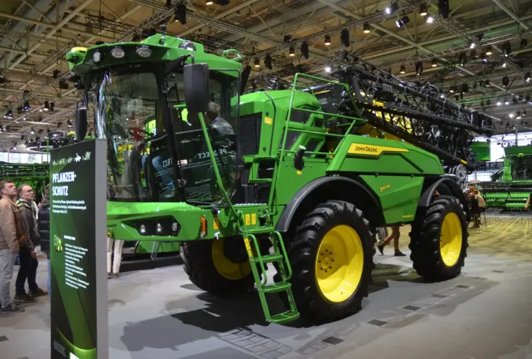 John Deere pristato kompaktiškus savaeigius purkštuvus