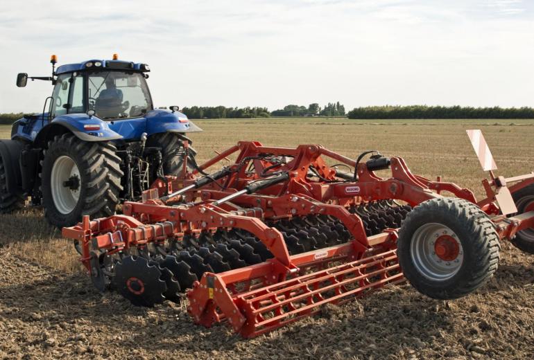 New Holland ir Maschio partnerystė žemės dirbimo padargams gaminti