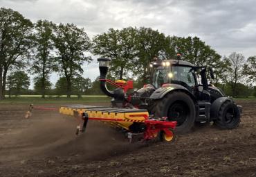 Väderstad Tempo ir Valtra T6 kukurūzus sėjo didesniu nei 40 km/val. greičiu