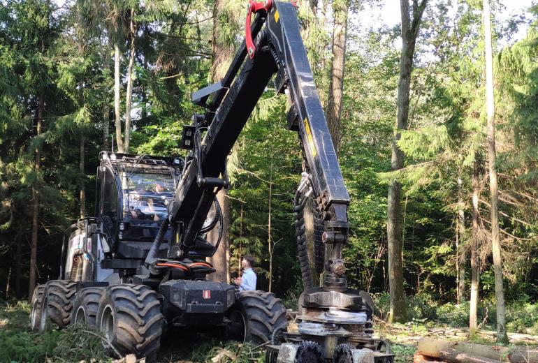 Pagaliau: hibridinė medkirtė Logset 8H GTE Hybrid pasiekė Lietuvą