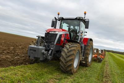 Massey Ferguson 8S serijos pajėgumai perkopė 300 AG