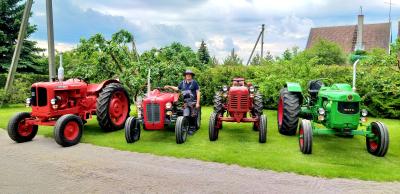 Puikiai laiką ir darbus planuojantis ūkininkas randa laiko pomėgiui – renovuoti senus traktorius