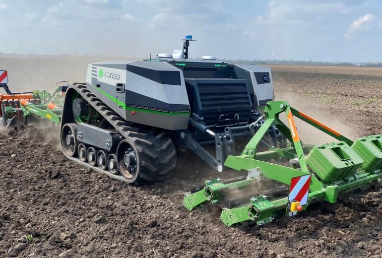 Agrokoncernas tapo robotų žemės ūkiui gamintojo AgXeed oficialiu atstovu