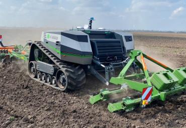 Agrokoncernas tapo robotų žemės ūkiui gamintojo AgXeed oficialiu atstovu