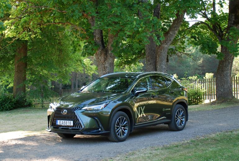 Lexus NX:  laužantis stereotipus