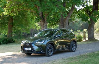 Lexus NX:  laužantis stereotipus