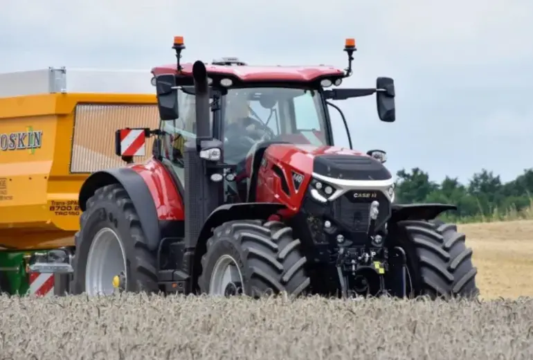 Galingesnė Case IH Optum traktorių serija