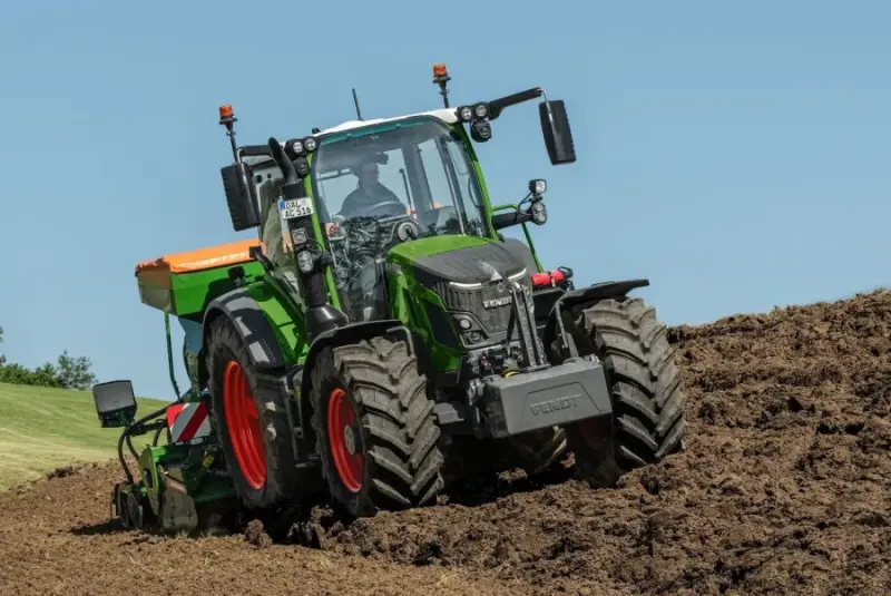 Fendt atnaujino 300 ir 500 Vario: daugiau galios, manevringumo ir pajėgesnė hidraulika