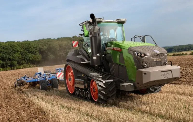 Fendt kelia kartelę: naujasis 1100 MT išvysto 680 AG